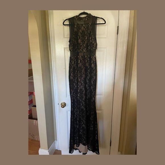 Black and Nude Lace Ballgown Black and Nude Lace Ballgown - Picture 2 of 8